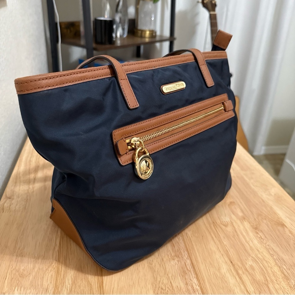 Michael Kors Kempton Nylon Satchel Tote Purse Shoulder Bag in Navy and Brown - Picture 4 of 13